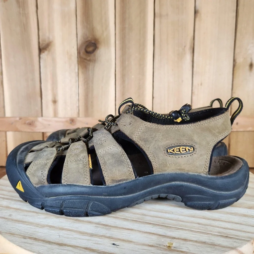 Keen Newport Sandals Men 11 Brown Suede Waterproof Hiking Water Shoes Closed Toe